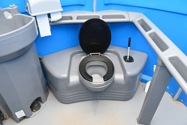 Best Local porta potty services  in Clinton, IA